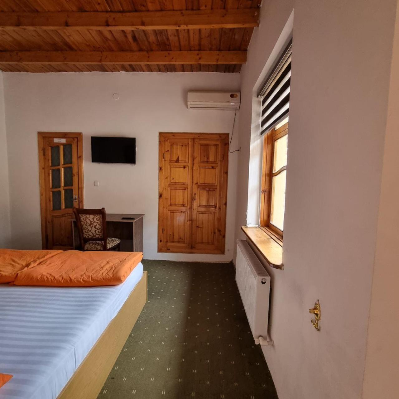 Sim Sim Hostel & Guest House Near The Church Samarkand Exterior photo
