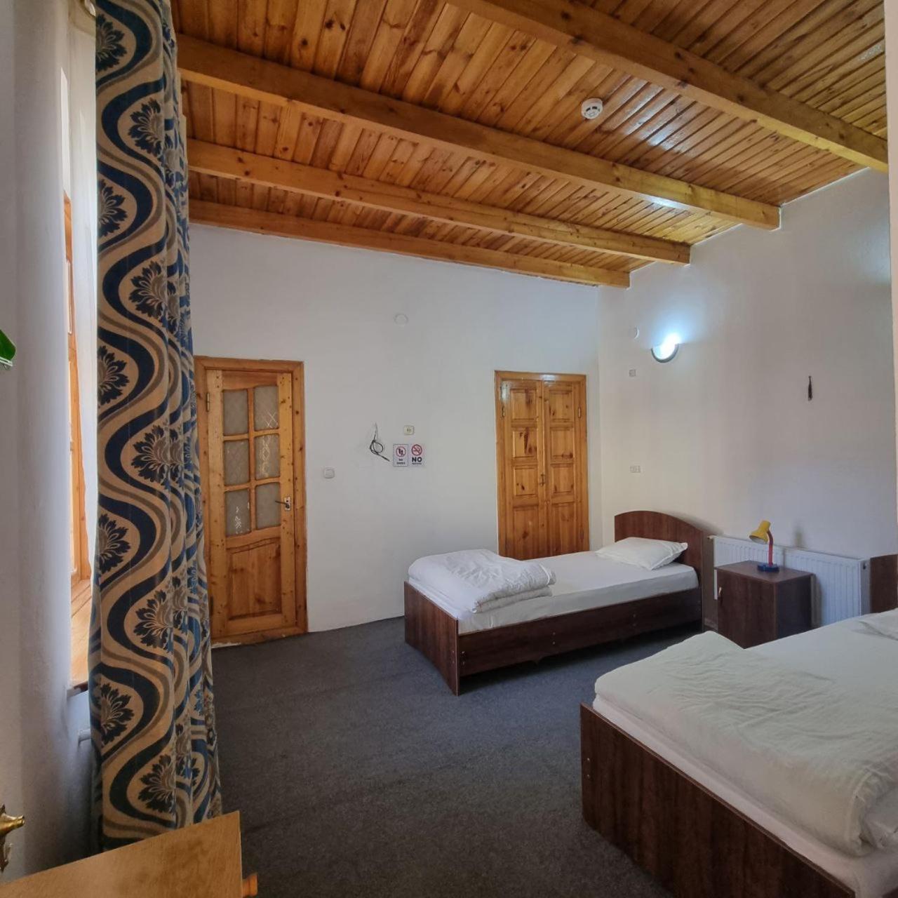 Sim Sim Hostel & Guest House Near The Church Samarkand Exterior photo