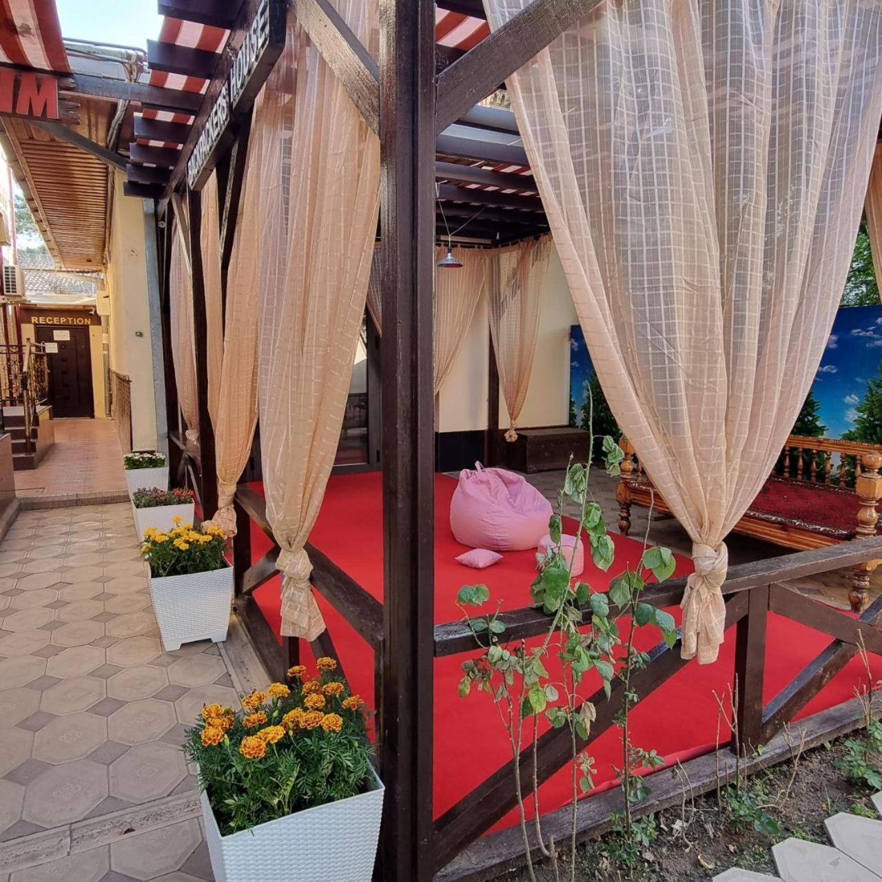 Sim Sim Hostel & Guest House Near The Church Samarkand Exterior photo