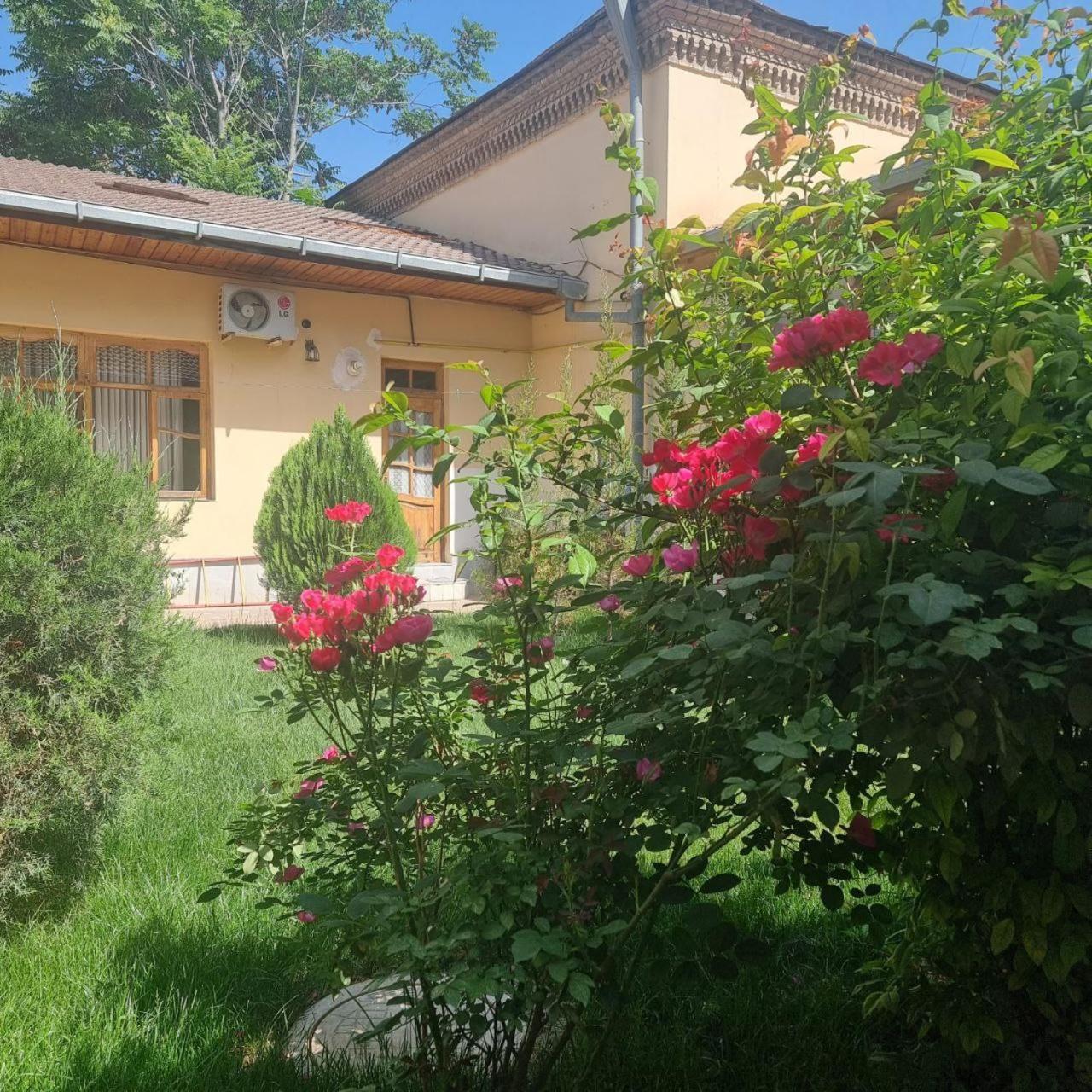 Sim Sim Hostel & Guest House Near The Church Samarkand Exterior photo