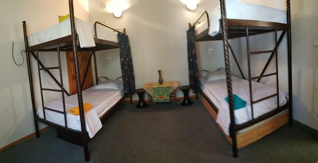 Sim Sim Hostel & Guest House Near The Church Samarkand Exterior photo